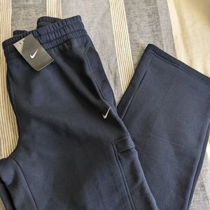 NWT. Men's Large, Navy Blue Nike sweatpants.